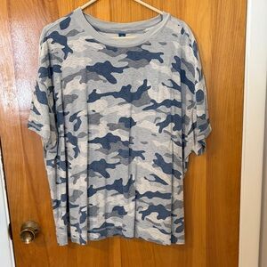 Old Navy Men's Blue and Gray Camouflage Tee